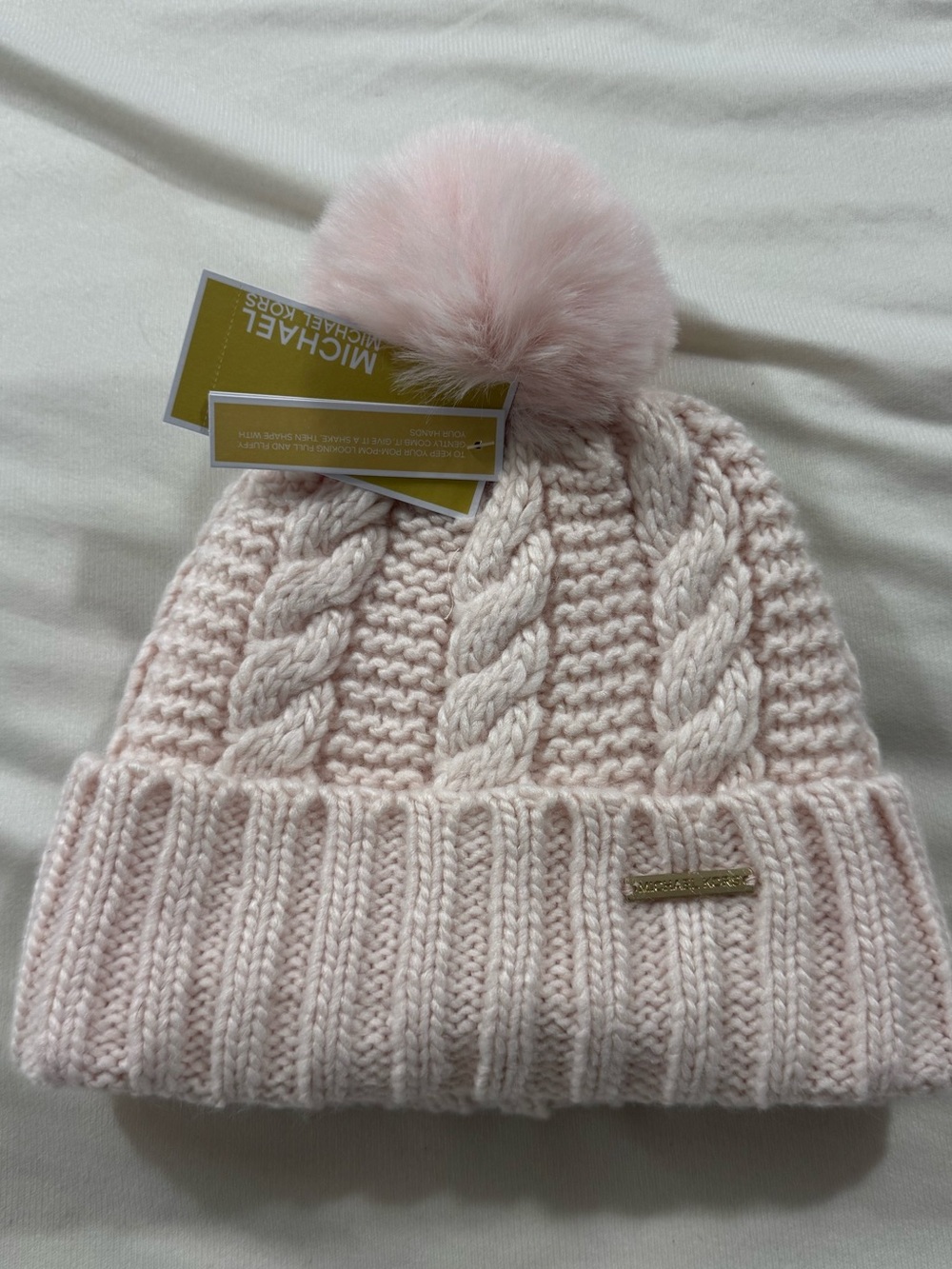 NWT MICHAEL Michael Kors Light Pink Cable Knit Faux Fur Pom Pom Beanie Hat Fleec